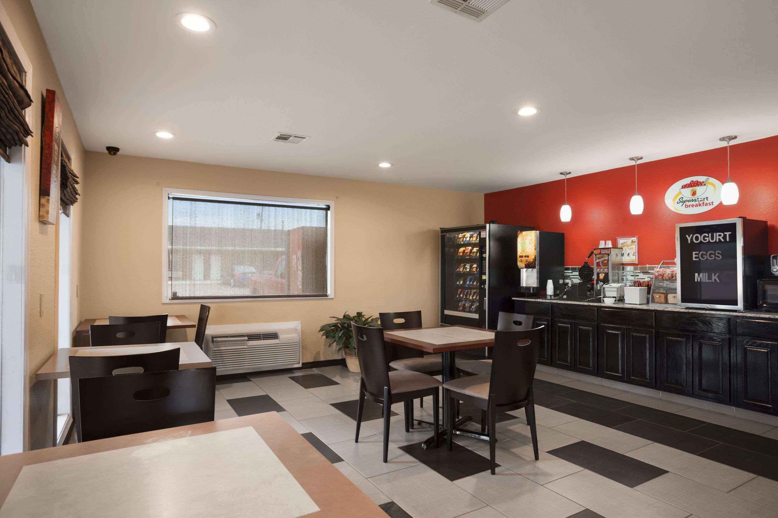 Super 8 By Wyndham Henryetta Exterior foto